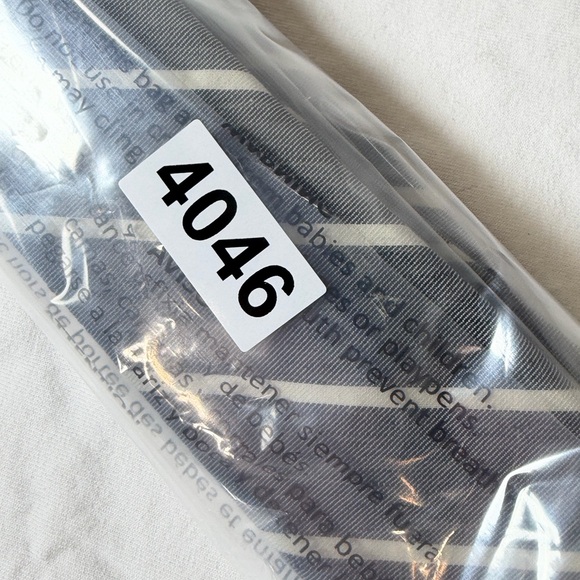 NWT N. Crew Hand Made in USA Linen Silk Blend Slim Classic Gray Striped Tie - Picture 9 of 11
